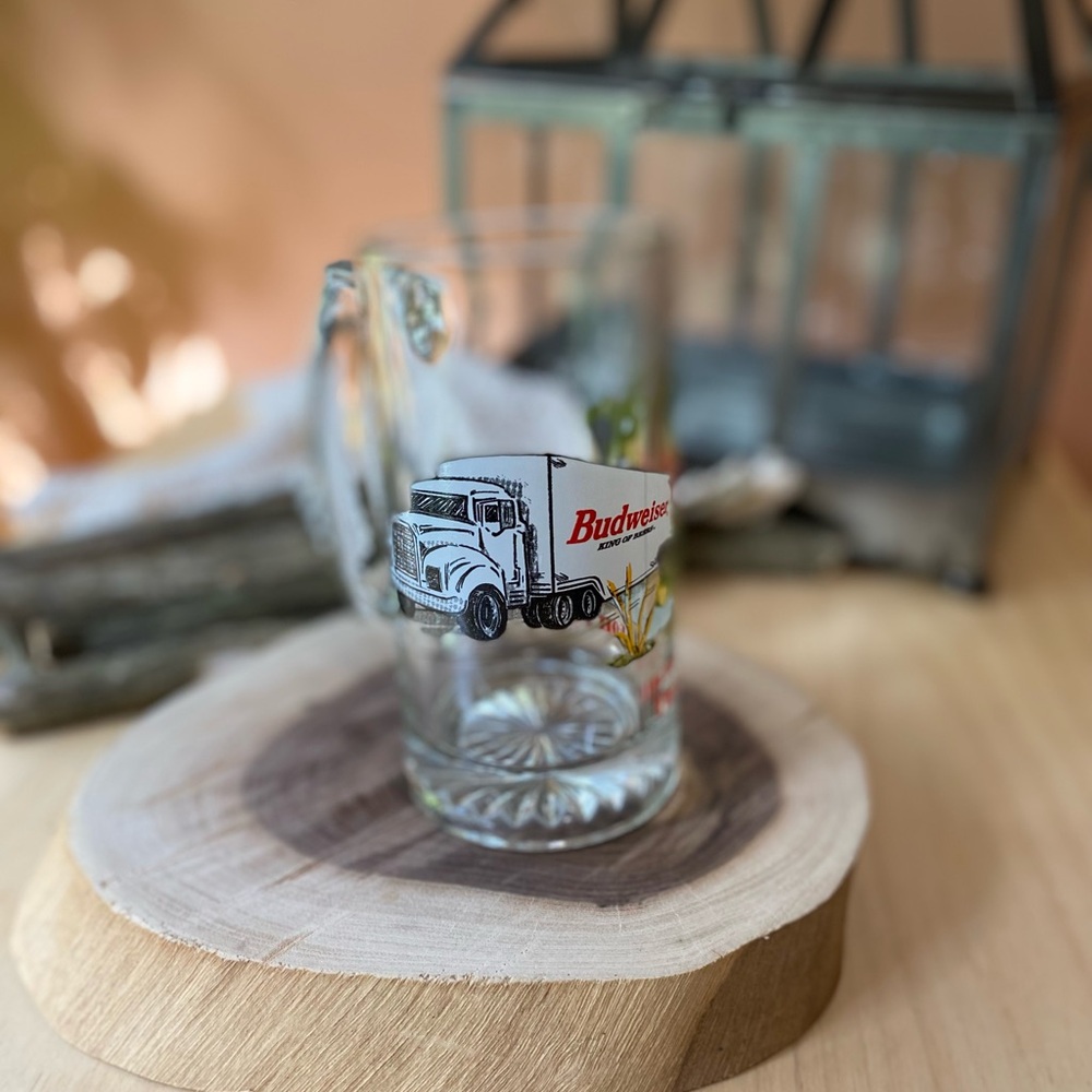 Budweiser Vintage Glass Mug with BudweiserTruck and Frog Graphic design